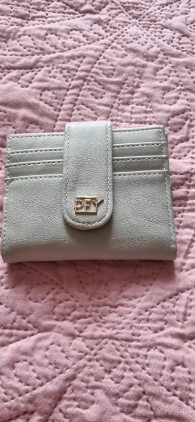 Billetera de cuero verde tenue con cierre - miniatura 1