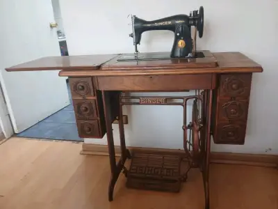 Máquina de Coser Antigua Singer con Mesa de Madera - miniatura 1