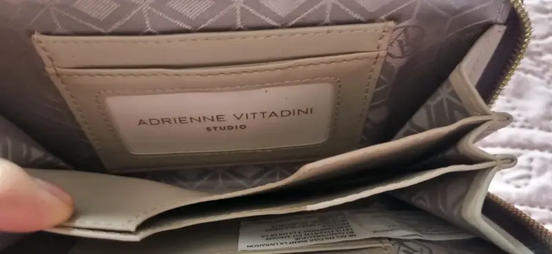 Billetera de cuero gris Adrienne Vittadini - 3