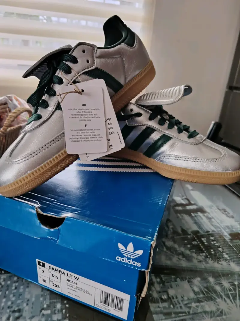 Zapatillas Adidas Samba LT W plateadas y verdes - 2