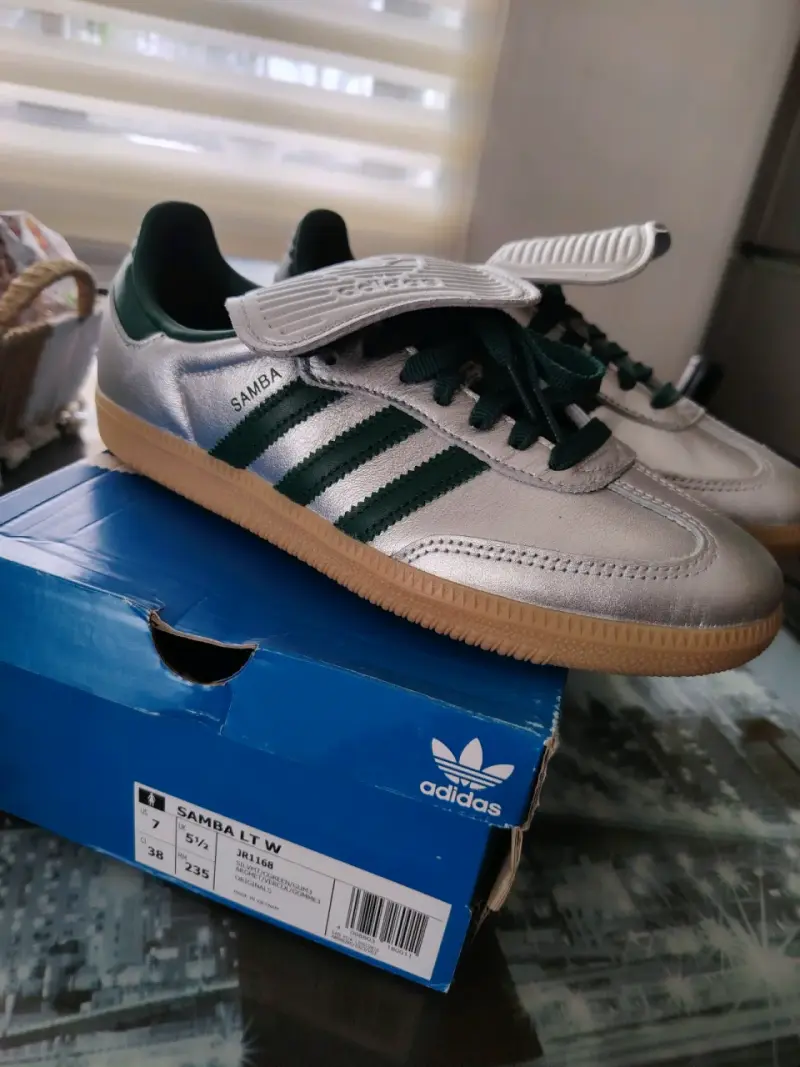Zapatillas Adidas Samba LT W plateadas y verdes - 3