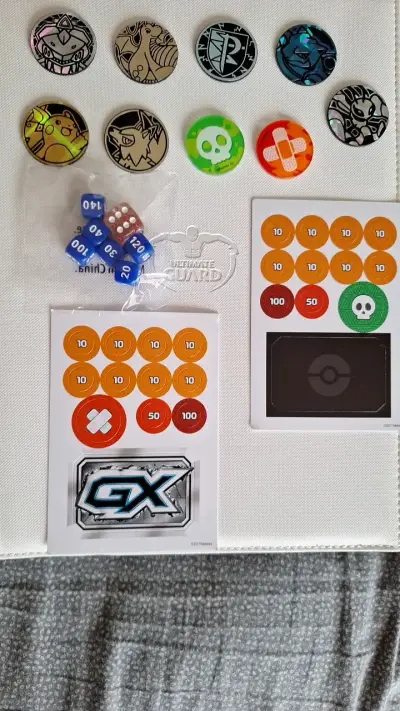 Set de Accesorios Pokémon con Fichas y Dados - miniatura 1