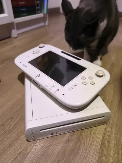 Consola Nintendo Wii U con GamePad y Control Pro - miniatura 1