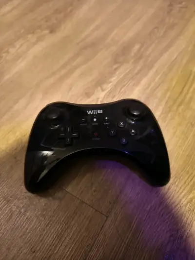 Consola Nintendo Wii U con GamePad y Control Pro - miniatura 2