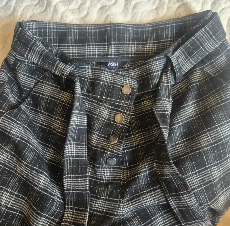 Pantalones a cuadros negros con cinturón - 2