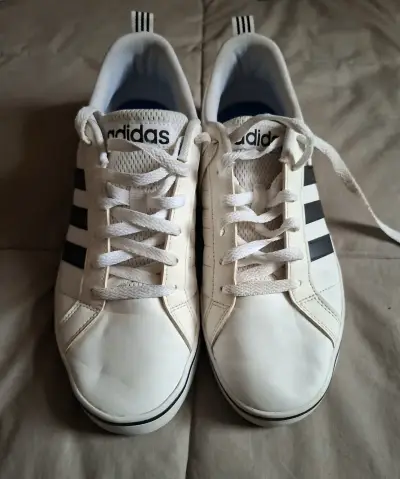 Zapatillas deportivas blancas Adidas clásicas - miniatura 1