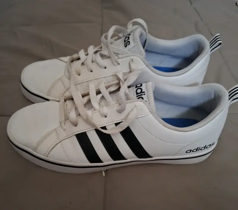 Zapatillas deportivas blancas Adidas clásicas - 2