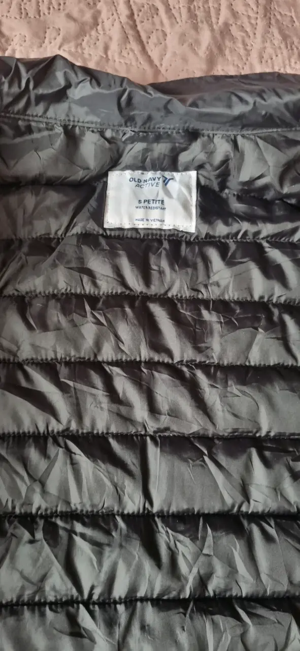 Chaqueta Old Navy Active impermeable negra