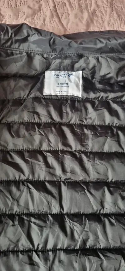 Chaqueta Old Navy Active impermeable negra - miniatura 1