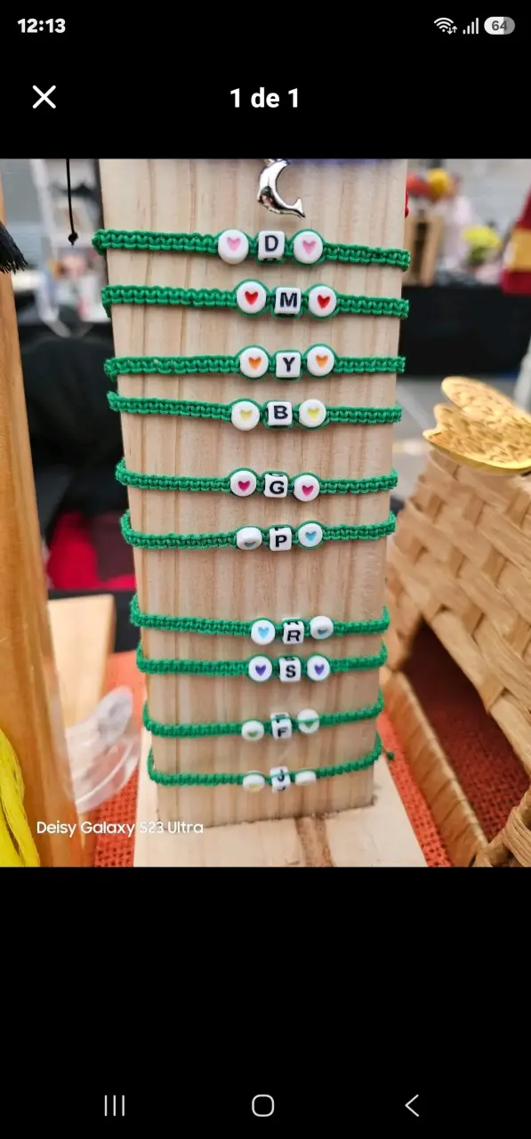 Pulseras de hilo verde con letras personalizables