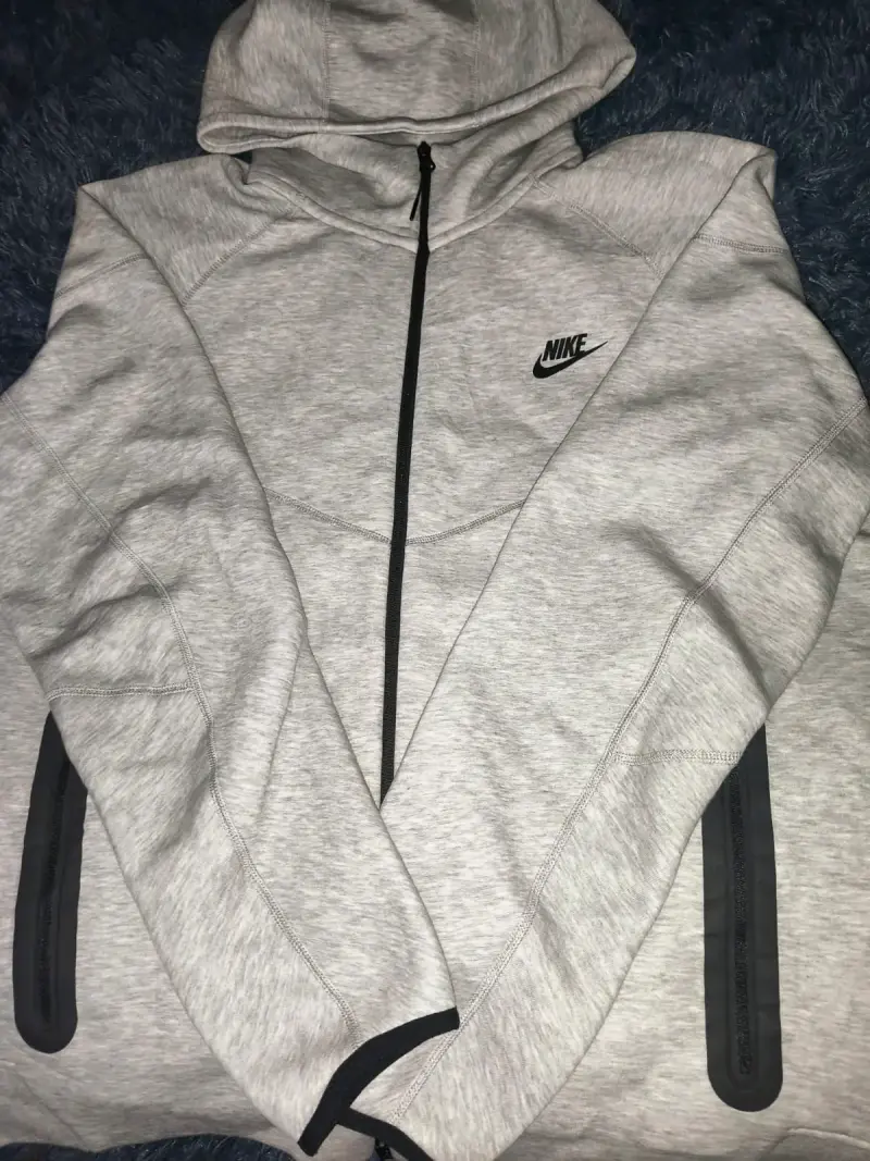 Polerón Nike tech fleece gris con capucha y cierre - 2