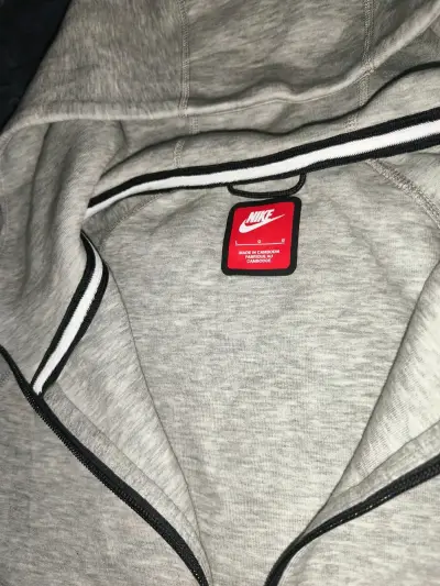 Polerón Nike tech fleece gris con capucha y cierre - miniatura 4