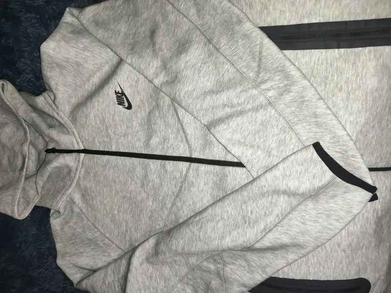Polerón Nike tech fleece gris con capucha y cierre - 5
