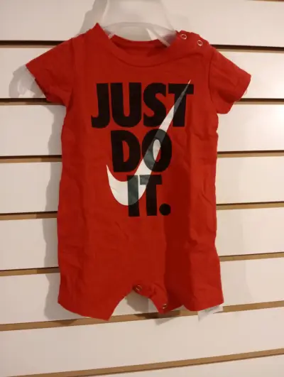 Conjunto de enteritos para bebé Nike variados - miniatura 3