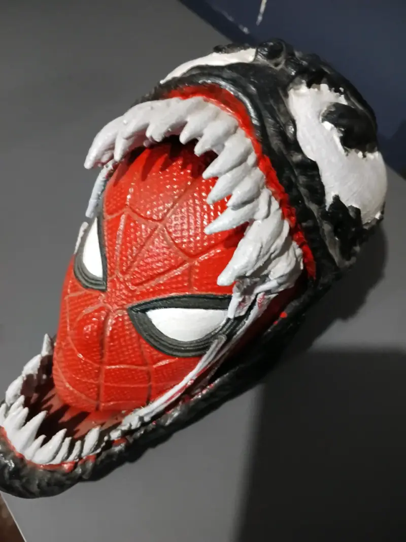 Máscara decorativa de Spiderman y Venom