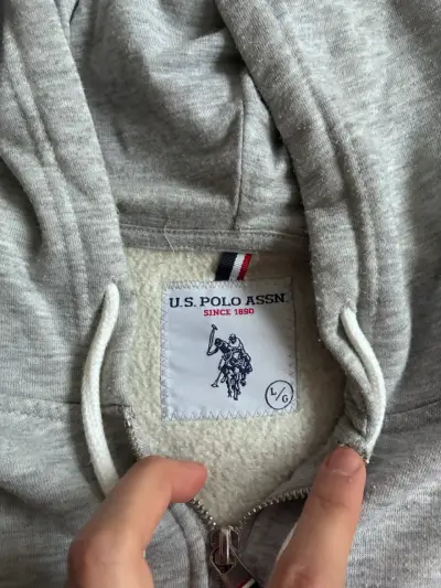 Polerón con capucha gris U.S. Polo Assn - miniatura 2