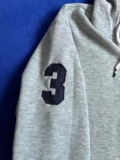 Polerón con capucha gris U.S. Polo Assn - miniatura 4