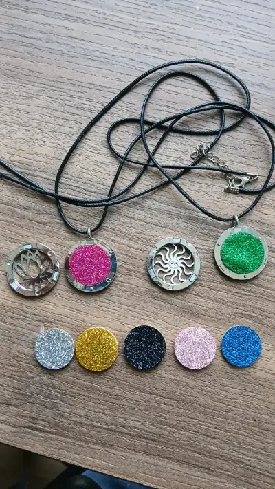 Collares difusores de aromaterapia con medallones intercambiables - miniatura 2