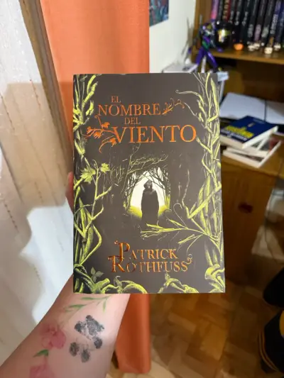 El Nombre del Viento de Patrick Rothfuss - miniatura 1
