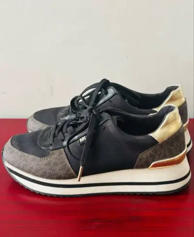 Zapatillas de vestir negras con detalles dorados M - miniatura 1