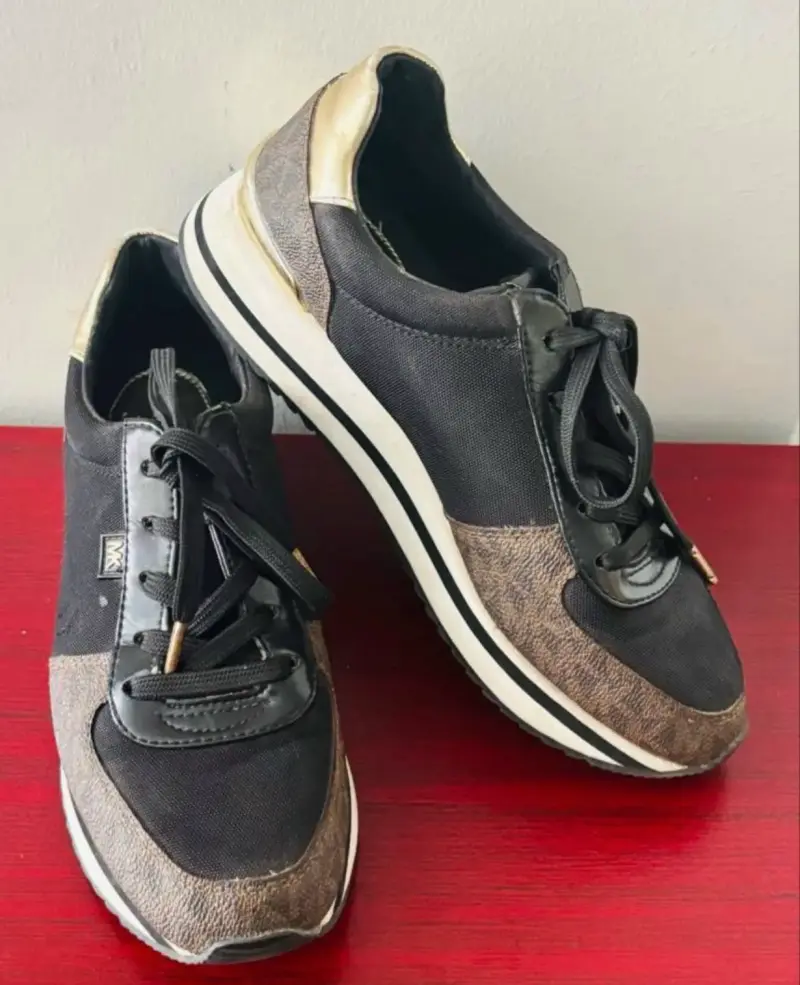 Zapatillas de vestir negras con detalles dorados M - 2