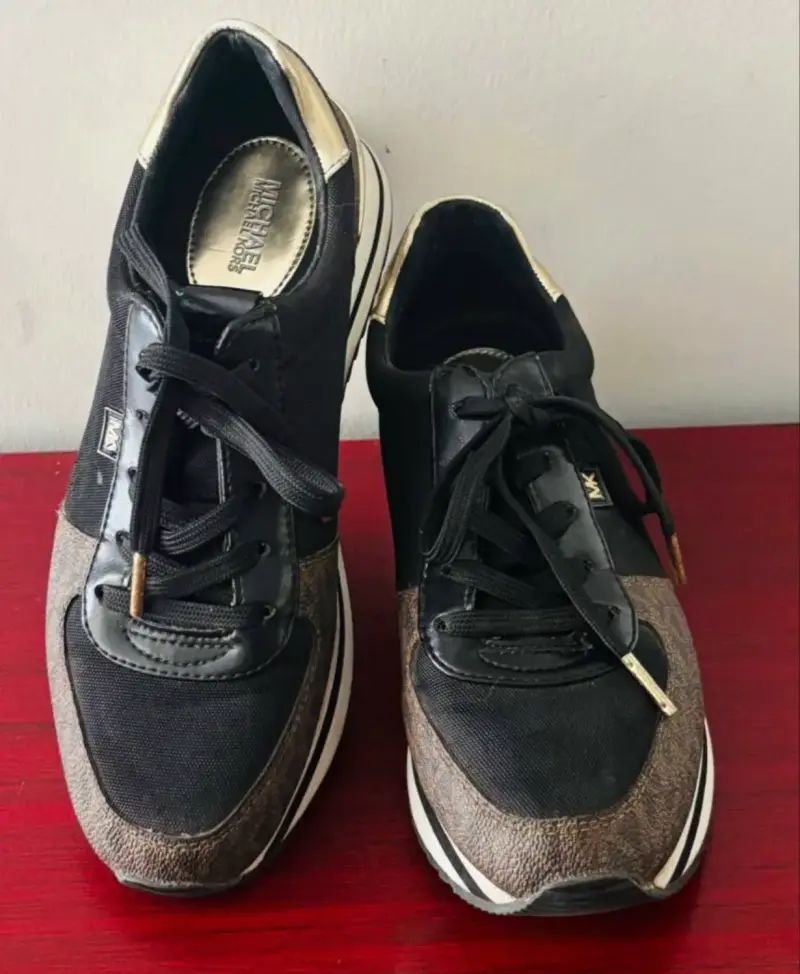 Zapatillas de vestir negras con detalles dorados M - 4