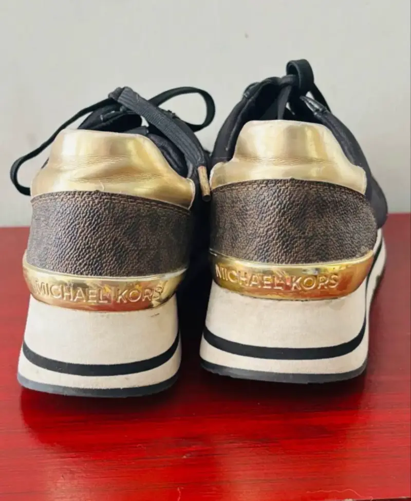 Zapatillas de vestir negras con detalles dorados M - 5