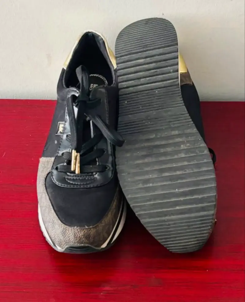 Zapatillas de vestir negras con detalles dorados M - 6