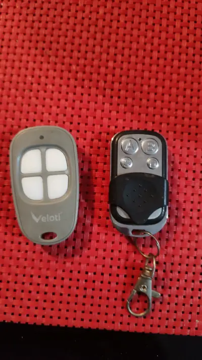 Controles remotos para portón Veloti y genérico - miniatura 1