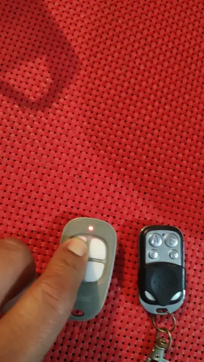 Controles remotos para portón Veloti y genérico - miniatura 2