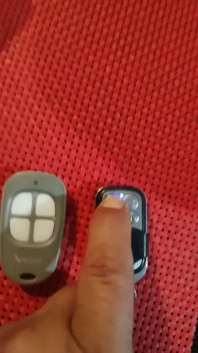 Controles remotos para portón Veloti y genérico - miniatura 3