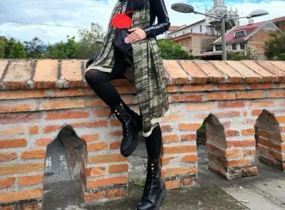 Botas negras de cuero con plataforma - miniatura 2