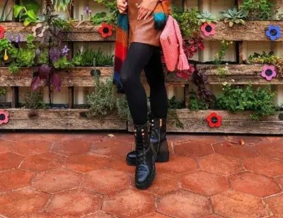 Botas negras de cuero con plataforma - miniatura 3