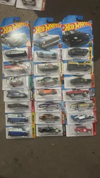 Colección de autos Hot Wheels en blister - miniatura 1