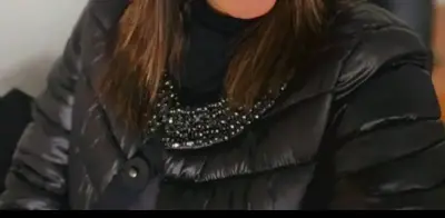Chaqueta acolchada negra con detalles brillantes - miniatura 1