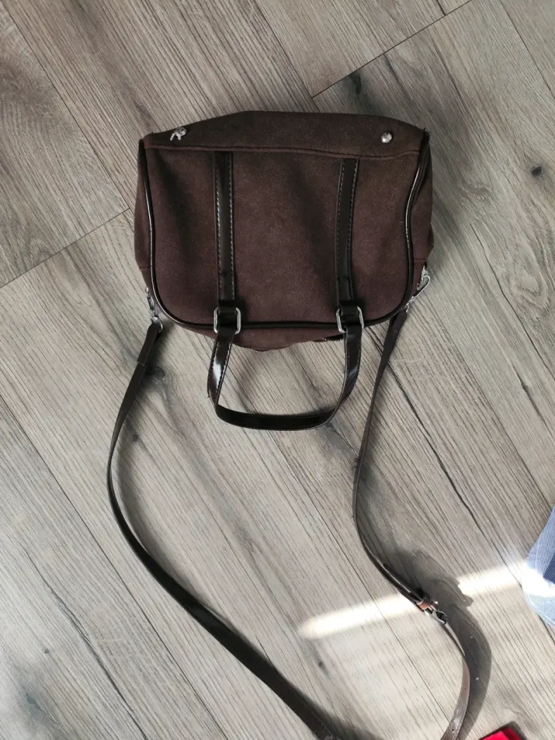 Cartera de cuero roja con correa ajustable - 2