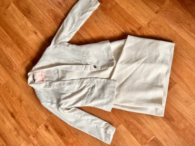 Vestido blanco elegante con chaqueta a juego - miniatura 2