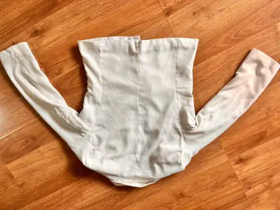 Vestido blanco elegante con chaqueta a juego - miniatura 6