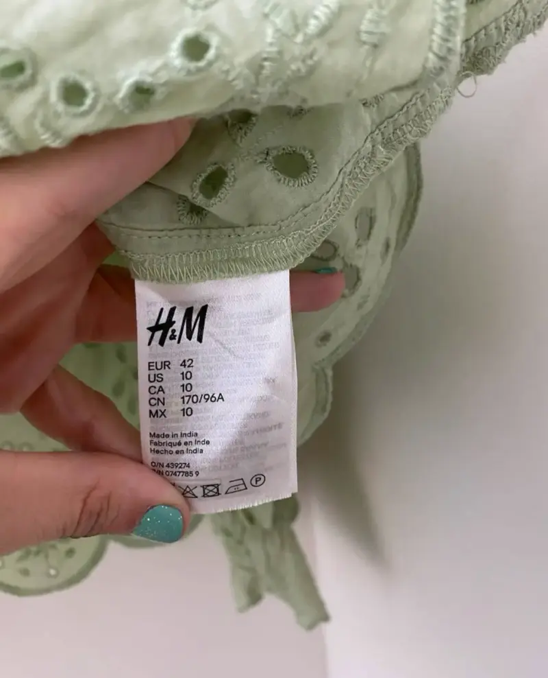 Blusa Verde H&M con Volantes y Bordado - 5
