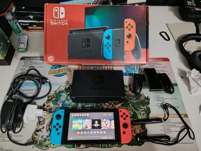 Consola Nintendo Switch con Joy-Con Azul y Rojo - miniatura 1