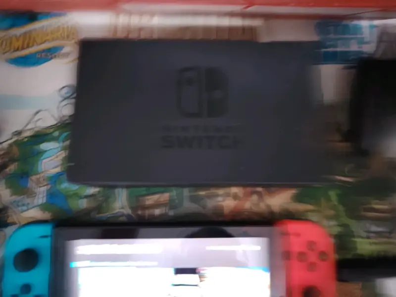 Consola Nintendo Switch con Joy-Con Azul y Rojo - 3