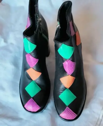 Botines de cuero con diseño geométrico colorido - miniatura 1