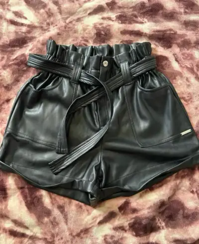 Shorts de cuero sintético Calvin Klein negros - miniatura 1