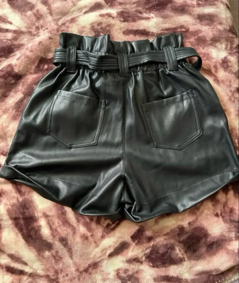 Shorts de cuero sintético Calvin Klein negros - 2