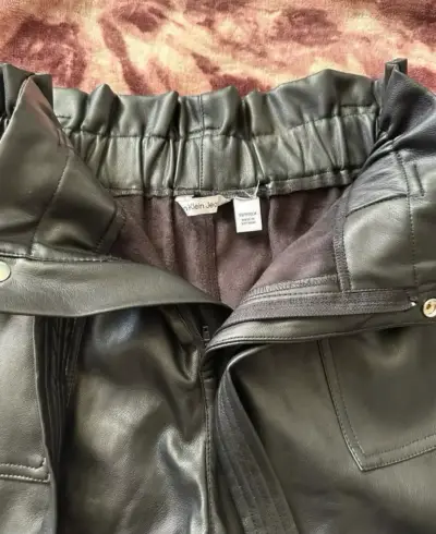 Shorts de cuero sintético Calvin Klein negros - miniatura 4