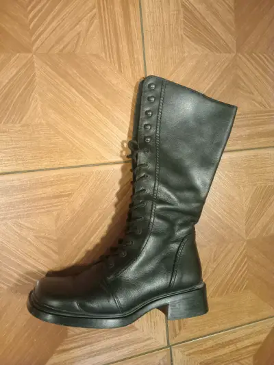 Botas de cuero negras con cordones - miniatura 1