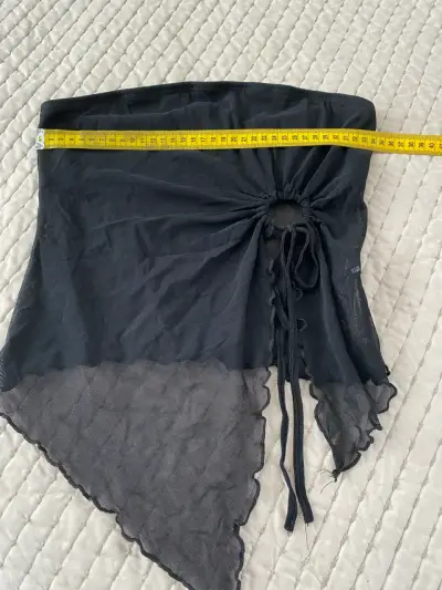 Top negro de malla con diseño ajustable - miniatura 2