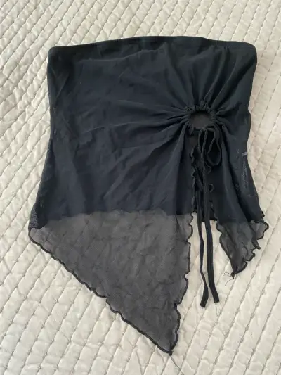 Top negro de malla con diseño ajustable - miniatura 3
