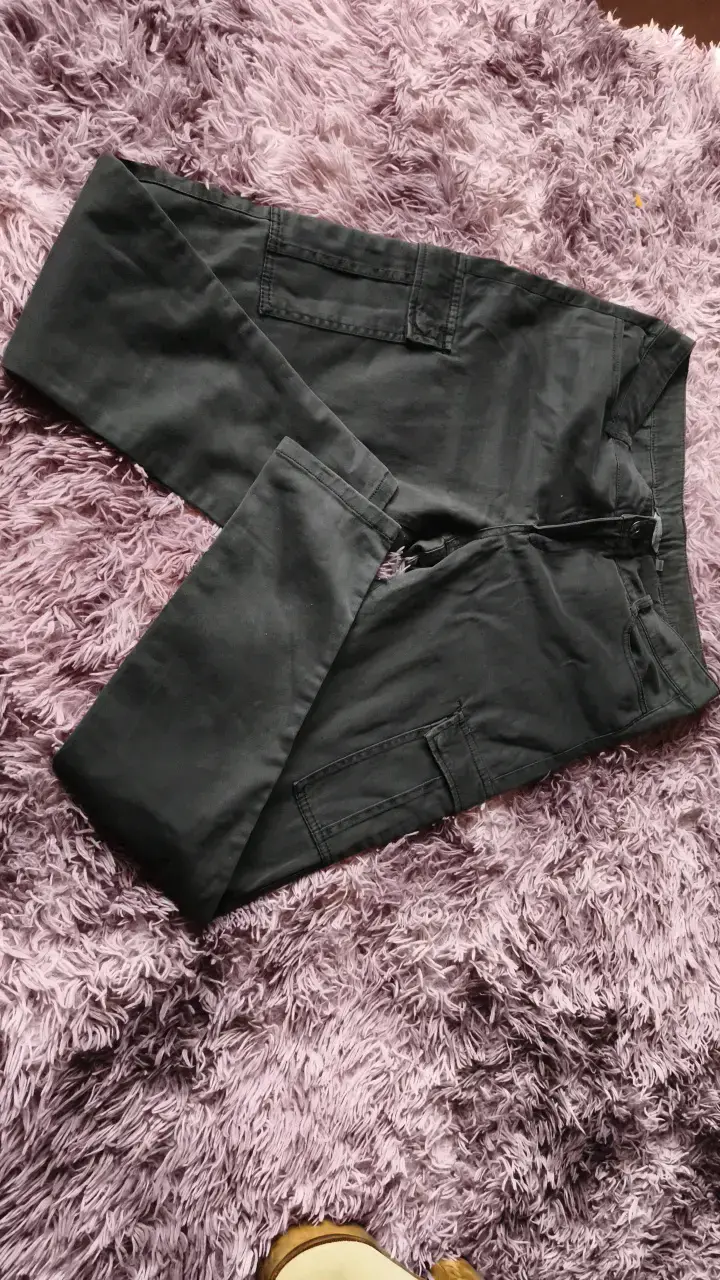 Pantalones cargo negros para mujer