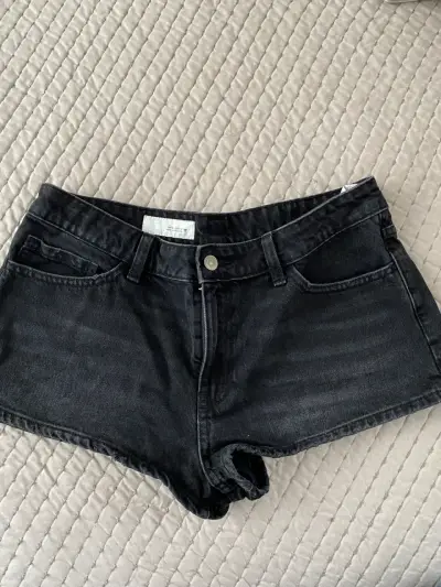Shorts de mezclilla negros para mujer - miniatura 1